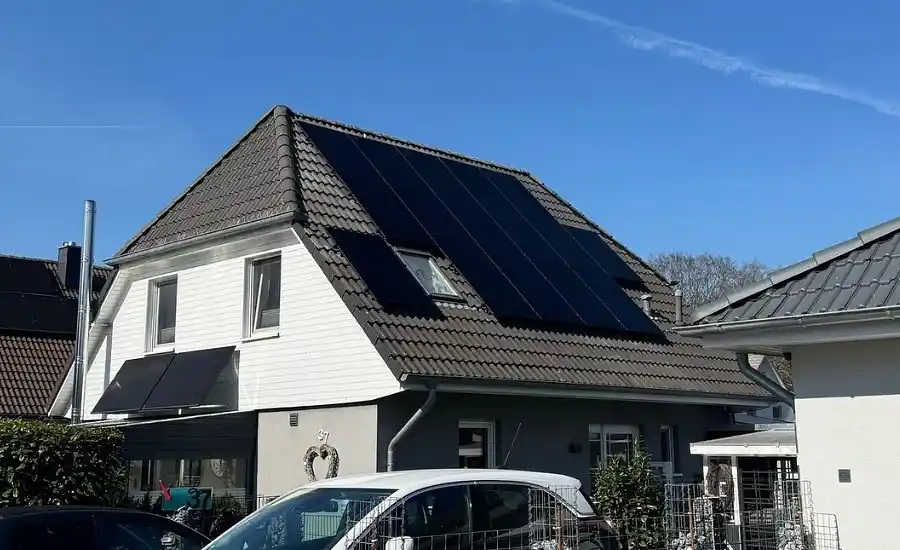 Photovoltaik Förderung Mecklenburg-Vorpommern, PV-Anlage auf einem Haus in Schwerin