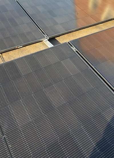 Bild von einem Balkonkraftwerk zum Thema: Wie viele Balkonkraftwerke sind erlaubt?