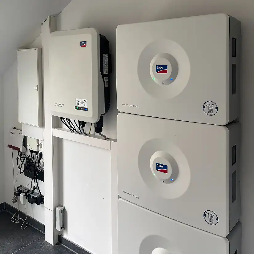 Komponenten einer Solaranlage: Wechselrichter und Batteriespeicher