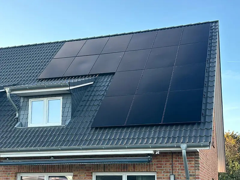 Klassische PV-Anlage auf einem Einfamilienhaus in Wismar