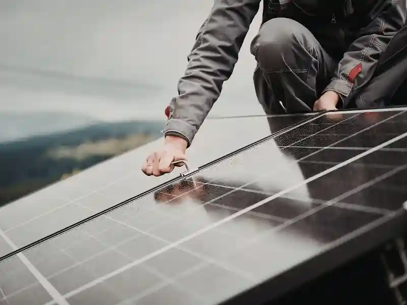 Installation eines Balkonkraftwerk mit 4-Modulen