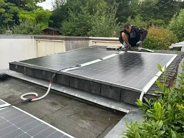 Leichte Solarmodule auf einem traglastbeschränkten Dach