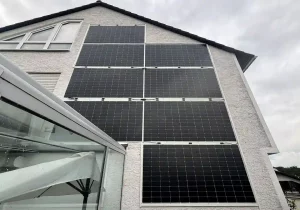 Photovoltaik für Fassaden. Installation von Hanse Solar Technik.