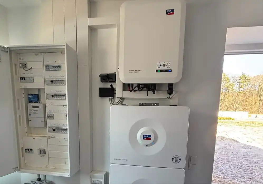 Photovoltaik-Komponenten, Wechselrichter und Speicher