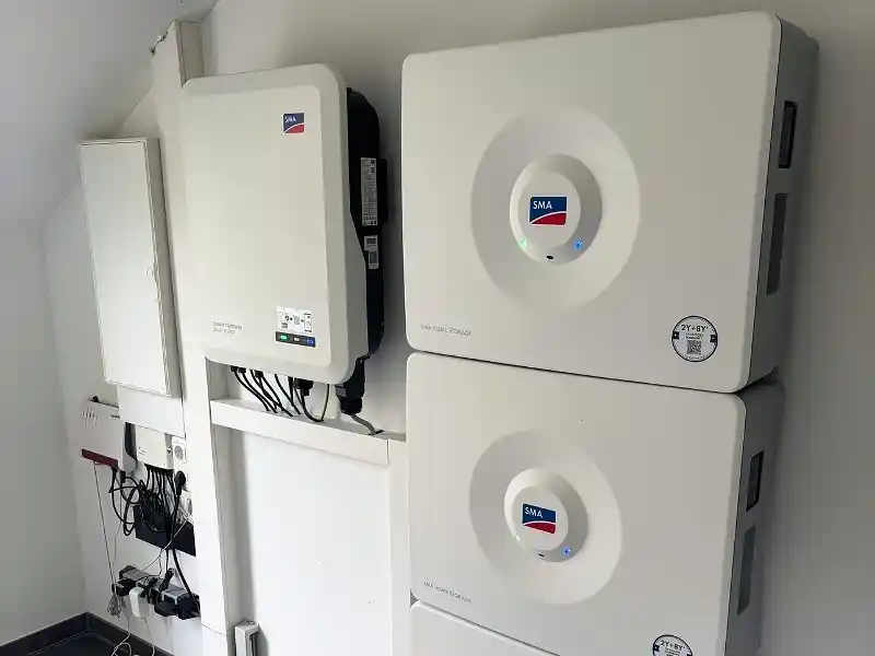 AC-Montage von einer Solaranlage auf Fehmarn